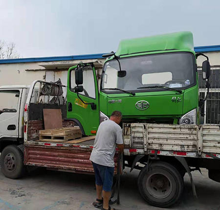 河北邯郸诚信汽修厂订购我公司大王驾到驾驶室
