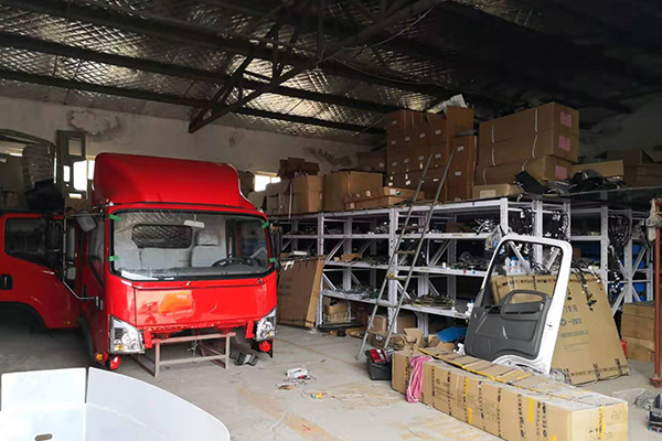 青岛虎威配件厂家仓库