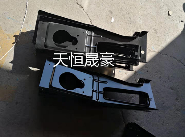 2803030-DR100前保险杠右骨架  2803025-DR100前保险杠左