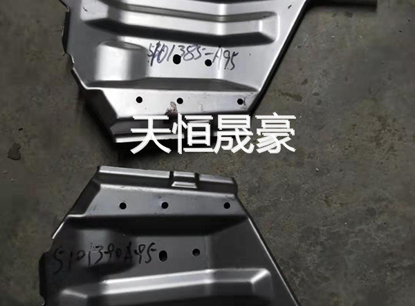 5101385-A95 左后挡泥板  5101390-A95 右后挡泥板
