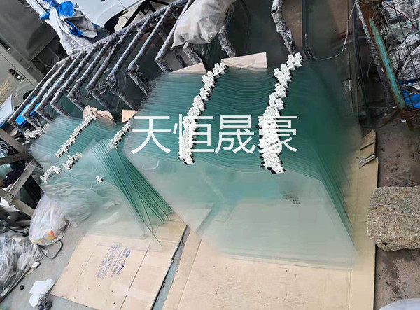 6103020-A95  右车门玻璃  6103015-A95 左车门玻璃